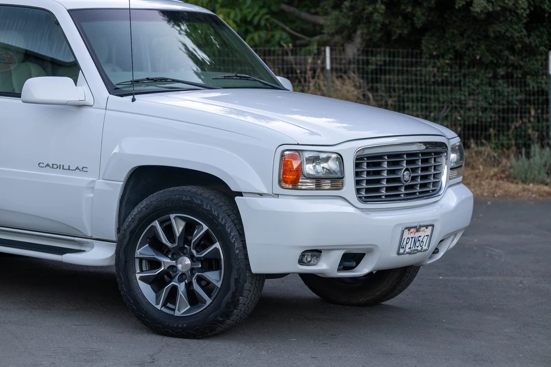2000 Cadillac Escalade 1st Gen - Image 25 of 31