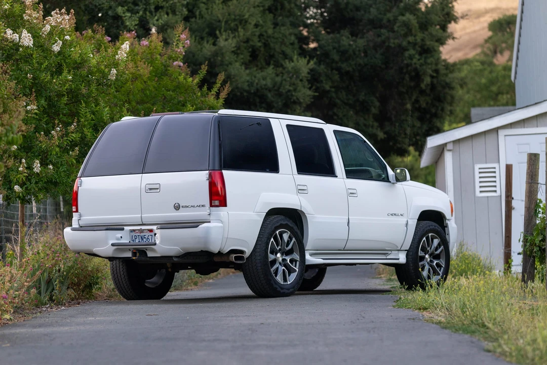 2000 Cadillac Escalade 1st Gen - Image 12 of 31