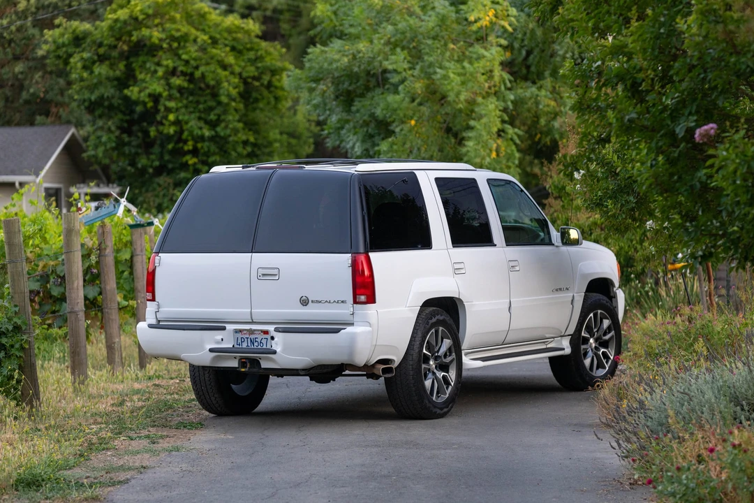 2000 Cadillac Escalade 1st Gen - Image 11 of 31
