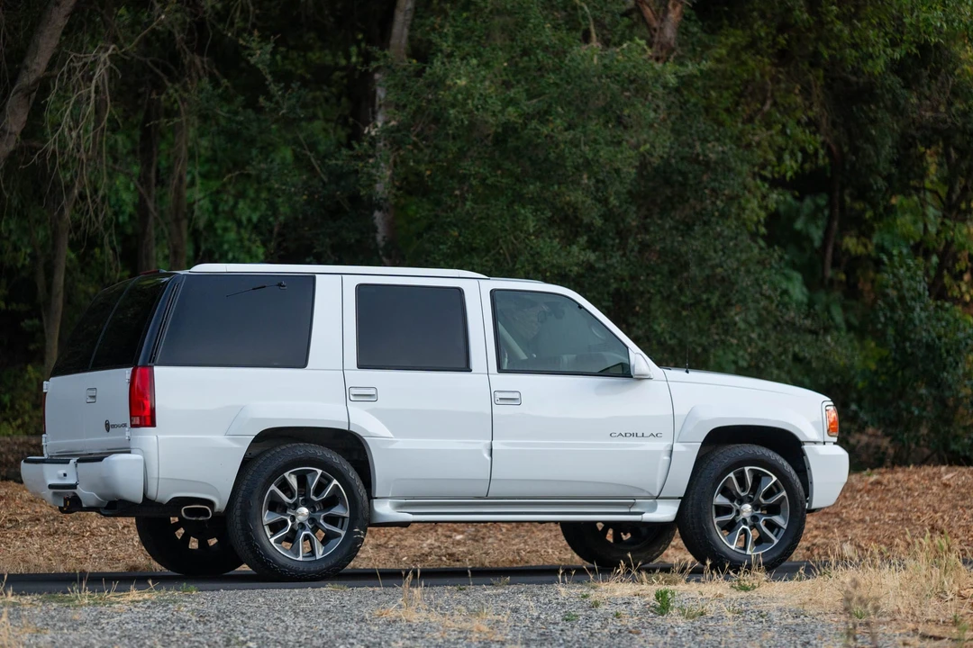 2000 Cadillac Escalade 1st Gen - Image 15 of 31