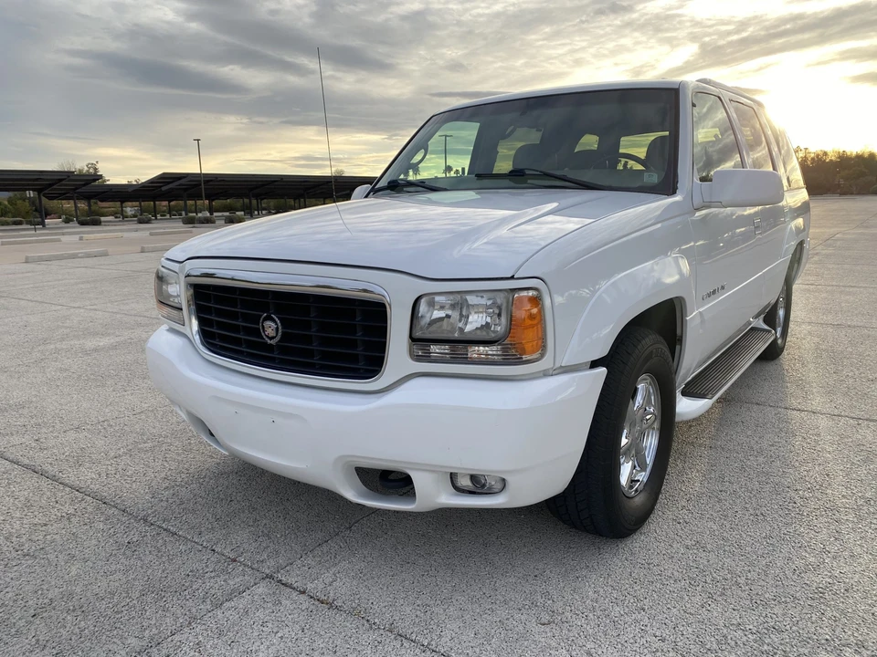 2000 Cadillac Escalade 1st Gen - Image 9 of 31