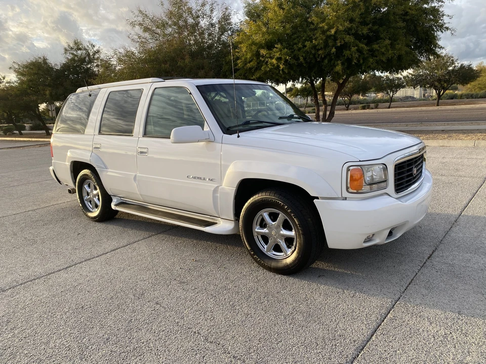 2000 Cadillac Escalade 1st Gen - Image 24 of 31