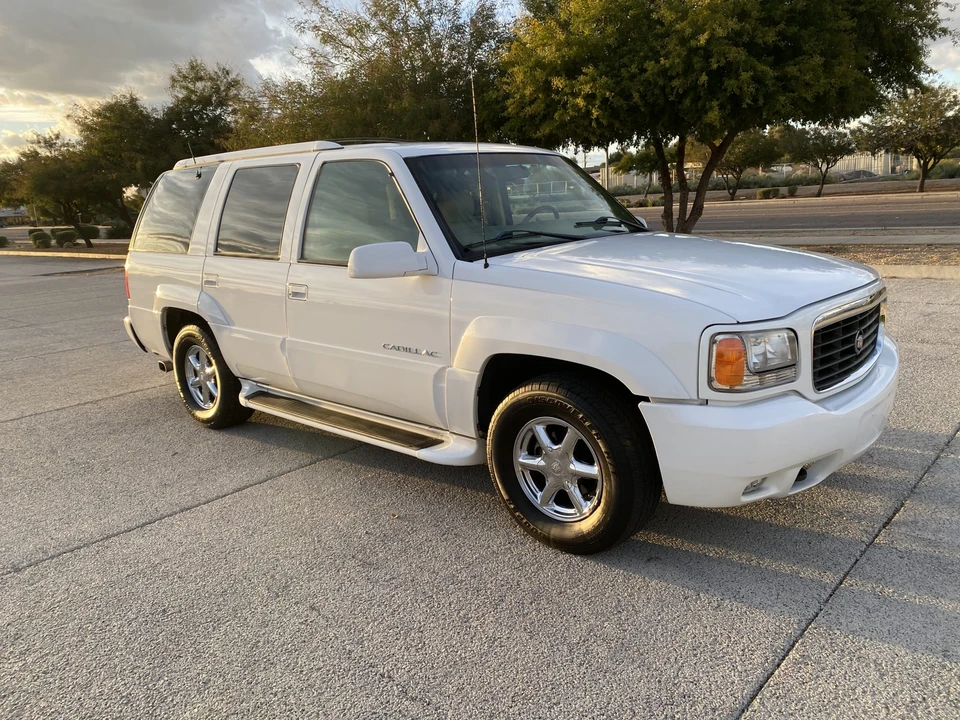 2000 Cadillac Escalade 1st Gen - Image 29 of 31