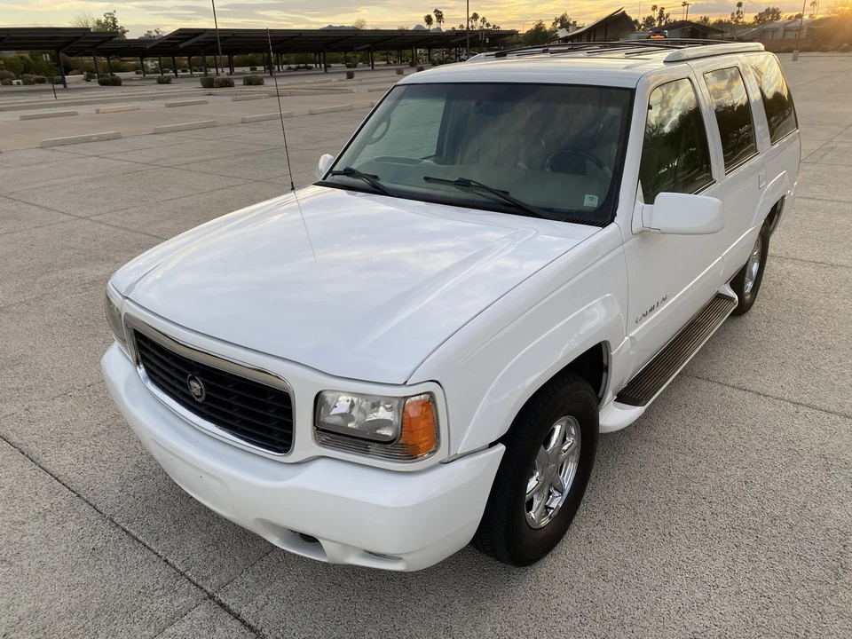 2000 Cadillac Escalade 1st Gen - Image 2 of 31