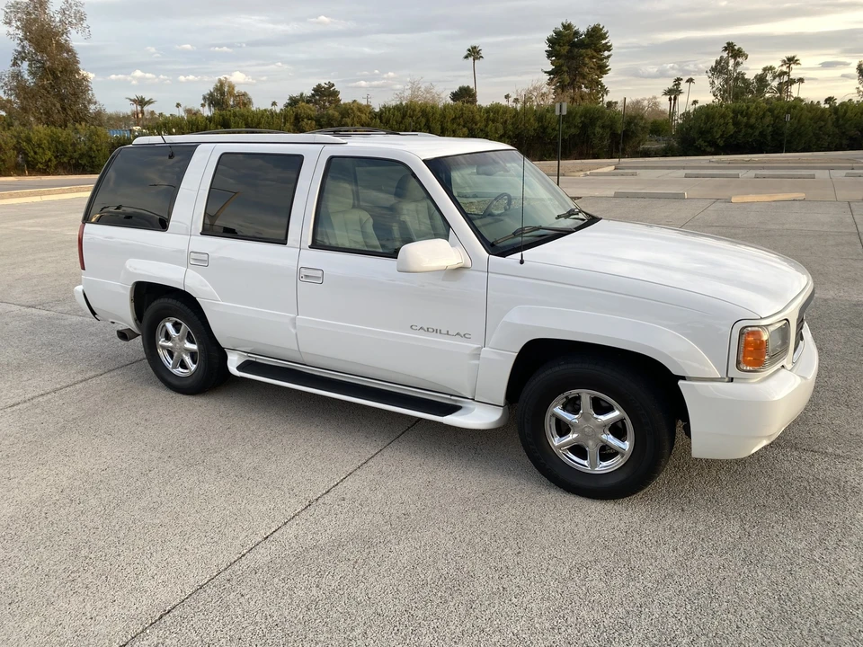 2000 Cadillac Escalade 1st Gen - Image 31 of 31