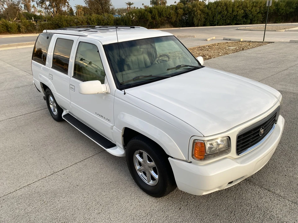 2000 Cadillac Escalade 1st Gen - Image 27 of 31