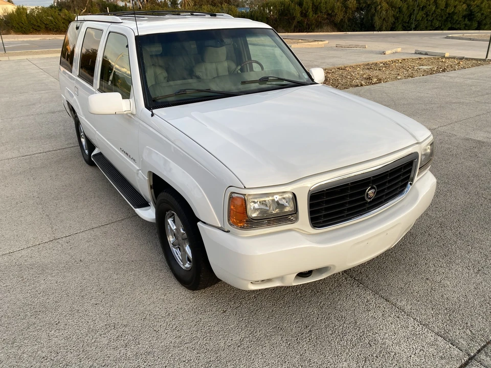 2000 Cadillac Escalade 1st Gen - Image 26 of 31