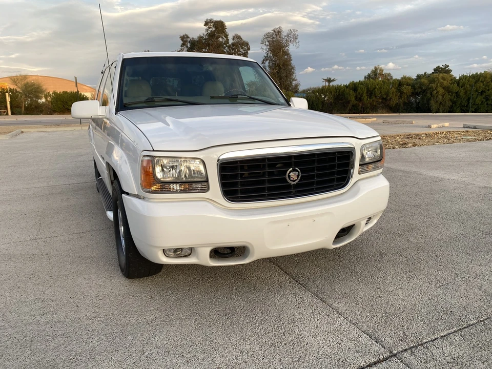 2000 Cadillac Escalade 1st Gen - Image 13 of 31