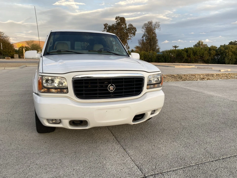 2000 Cadillac Escalade 1st Gen - Image 14 of 31