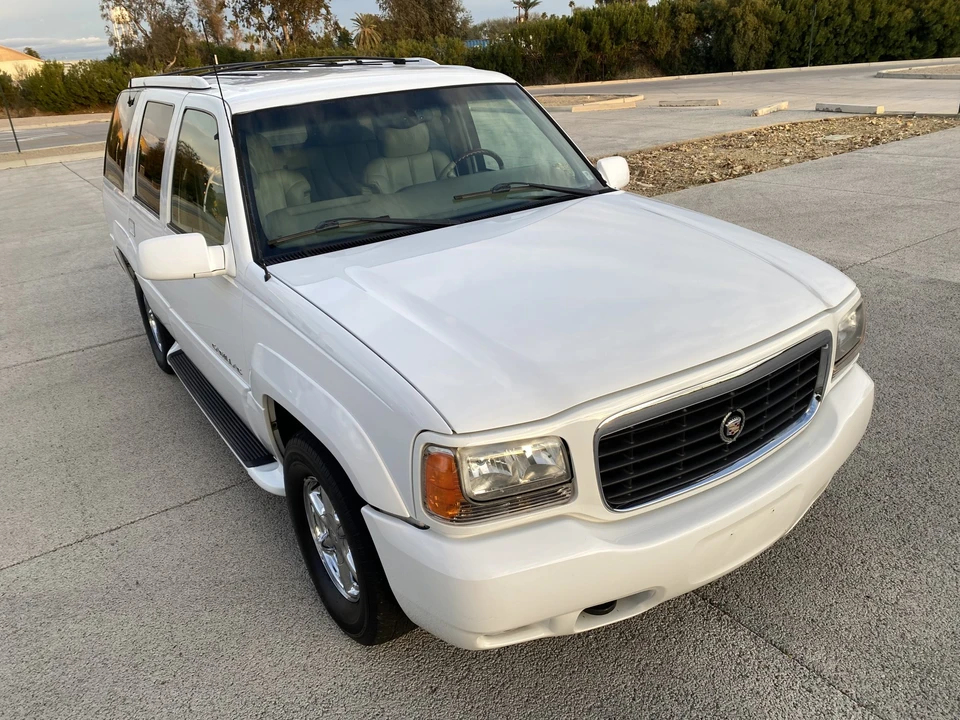 2000 Cadillac Escalade 1st Gen - Image 17 of 31