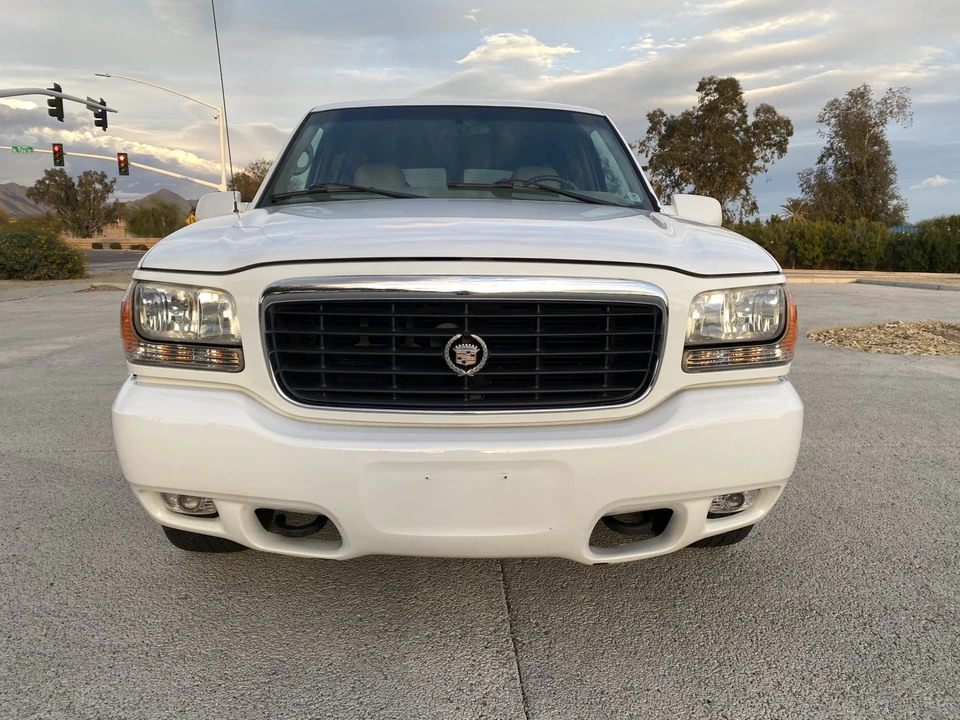 2000 Cadillac Escalade 1st Gen - Image 12 of 31