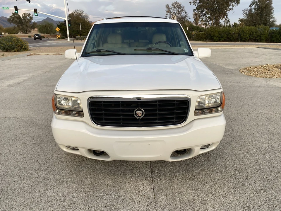 2000 Cadillac Escalade 1st Gen - Image 11 of 31