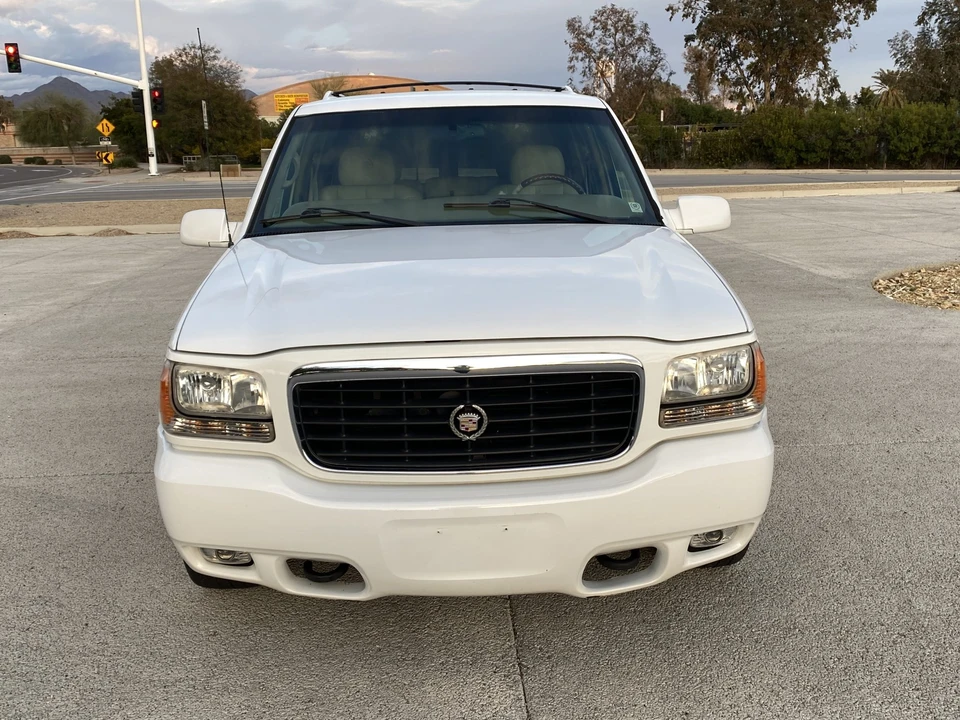 2000 Cadillac Escalade 1st Gen - Image 10 of 31