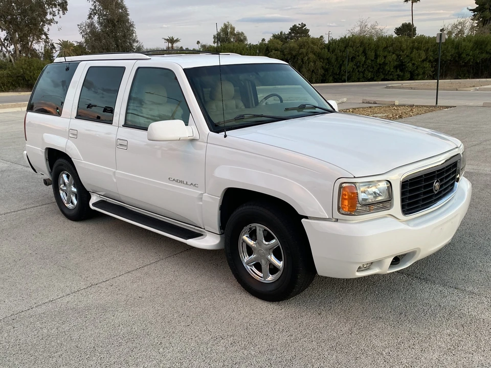 2000 Cadillac Escalade 1st Gen - Image 25 of 31