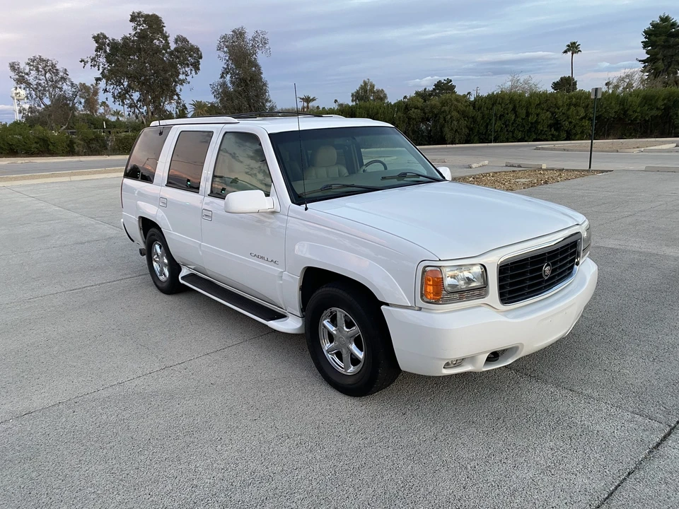 2000 Cadillac Escalade 1st Gen - Image 19 of 31