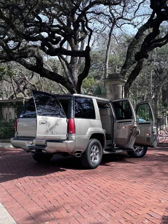 2000 Cadillac Escalade 1st Gen - Image 24 of 31