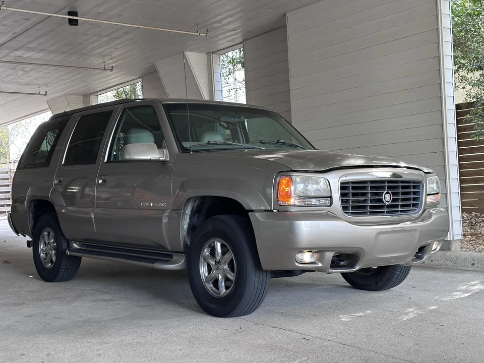 2000 Cadillac Escalade 1st Gen - Image 14 of 31