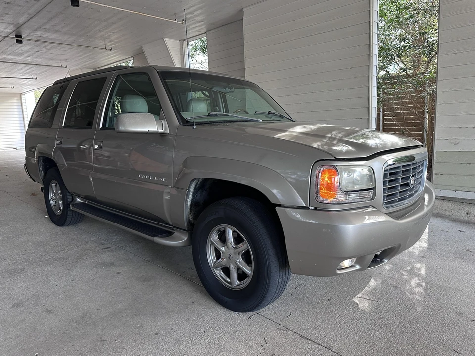 2000 Cadillac Escalade 1st Gen - Image 16 of 31