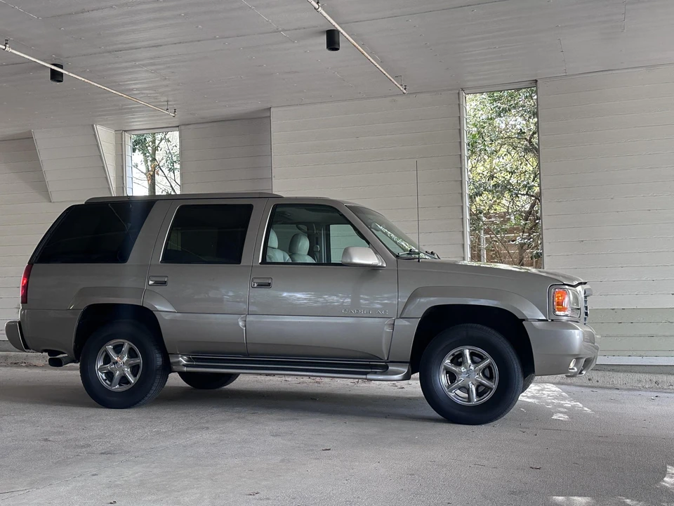 2000 Cadillac Escalade 1st Gen - Image 11 of 31