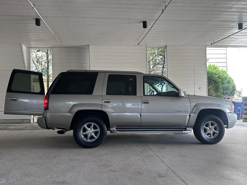 2000 Cadillac Escalade 1st Gen - Image 21 of 31