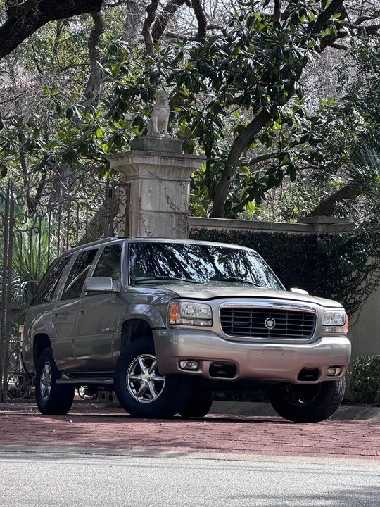 2000 Cadillac Escalade 1st Gen - Image 19 of 31