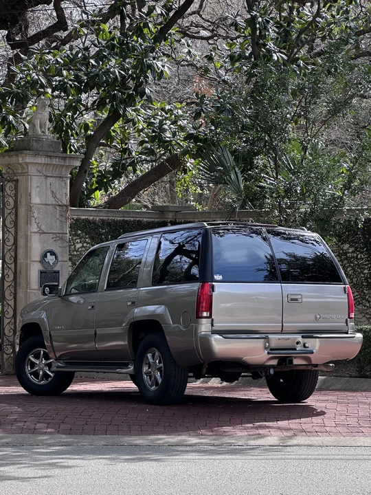 2000 Cadillac Escalade 1st Gen - Image 7 of 31
