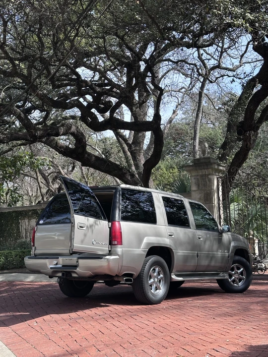 2000 Cadillac Escalade 1st Gen - Image 23 of 31