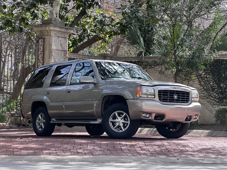 2000 Cadillac Escalade 1st Gen - Image 17 of 31