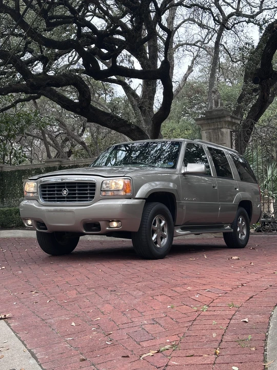 2000 Cadillac Escalade 1st Gen - Image 4 of 31