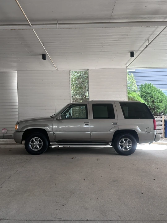 2000 Cadillac Escalade 1st Gen - Image 6 of 31