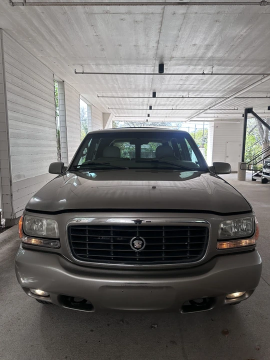 2000 Cadillac Escalade 1st Gen - Image 2 of 31