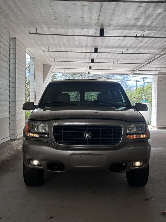 2000 Cadillac Escalade 1st Gen - Image 3 of 31