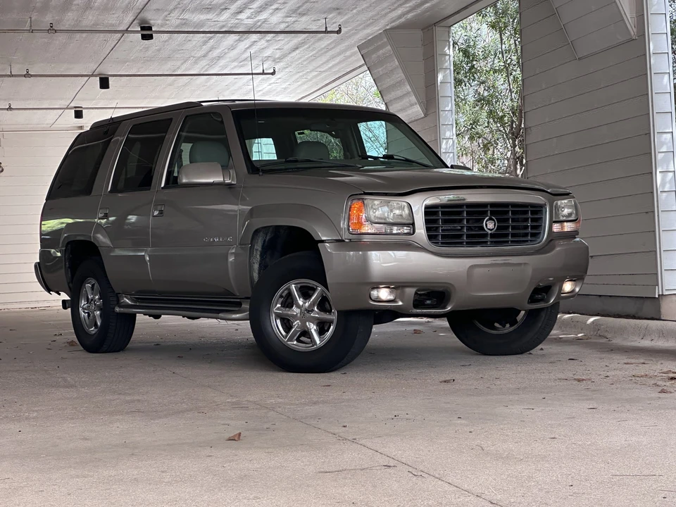 2000 Cadillac Escalade 1st Gen - Image 13 of 31