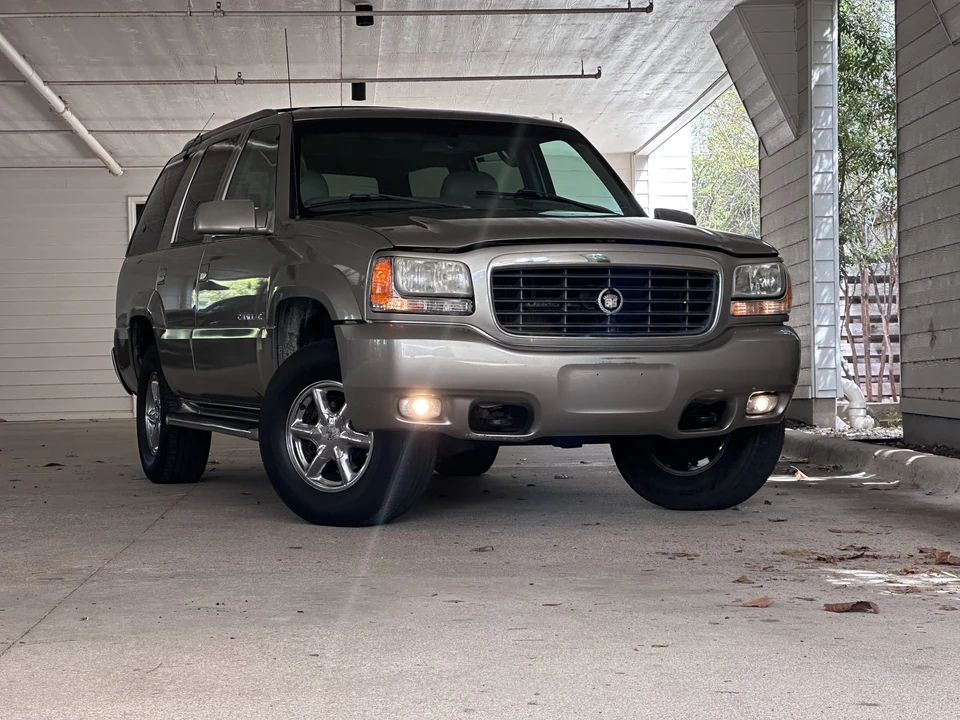 2000 Cadillac Escalade 1st Gen - Image 18 of 31