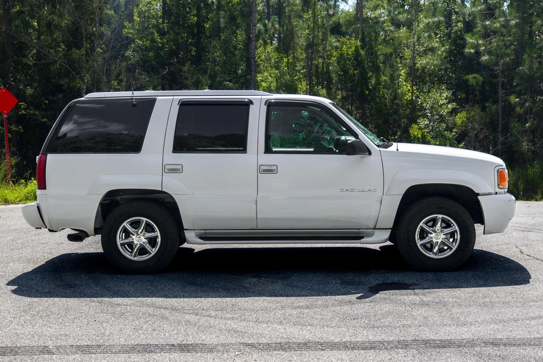 2000 Cadillac Escalade 1st Gen - Image 3 of 31