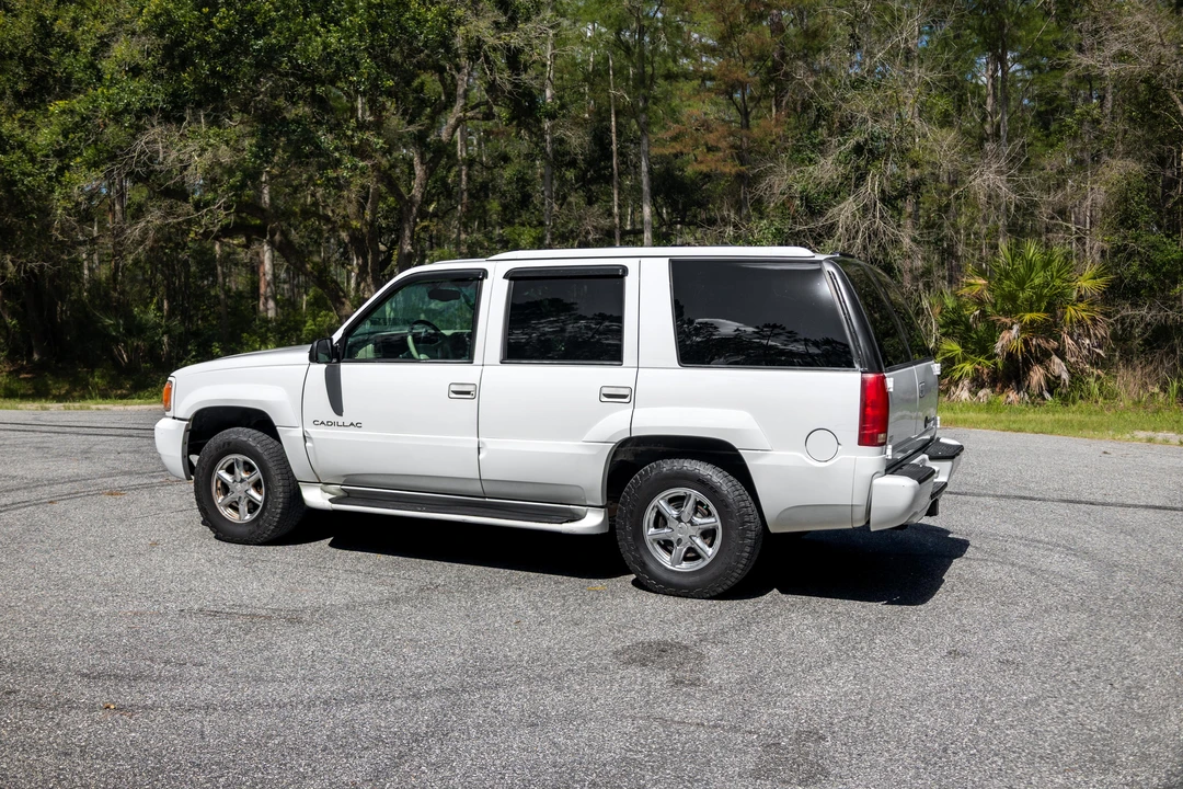 2000 Cadillac Escalade 1st Gen - Image 12 of 31