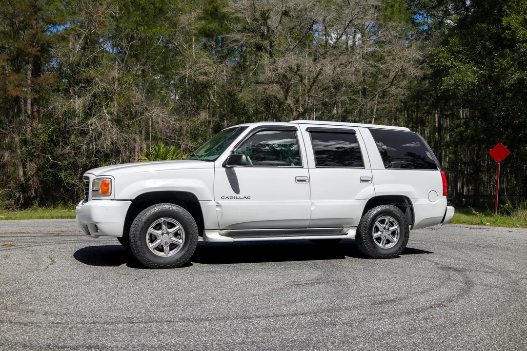 2000 Cadillac Escalade 1st Gen - Image 9 of 31