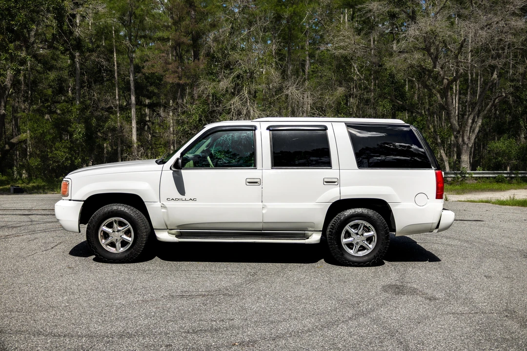 2000 Cadillac Escalade 1st Gen - Image 10 of 31