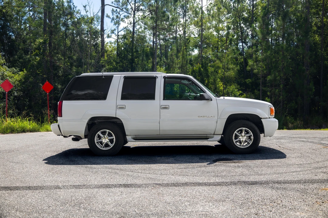2000 Cadillac Escalade 1st Gen - Image 19 of 31