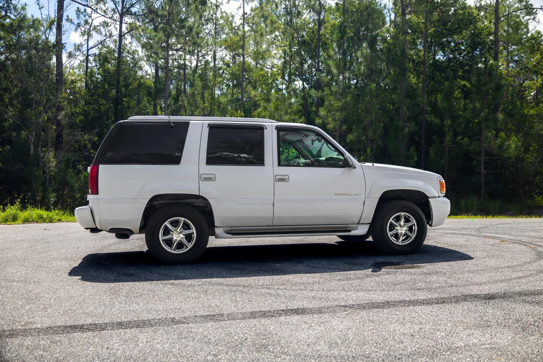 2000 Cadillac Escalade 1st Gen - Image 18 of 31