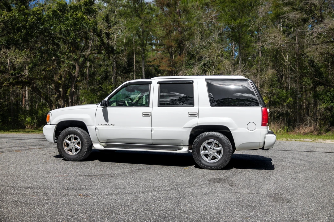 2000 Cadillac Escalade 1st Gen - Image 11 of 31