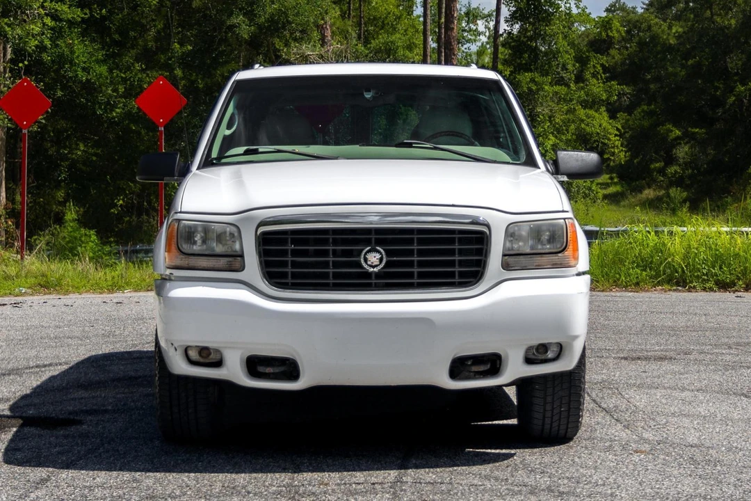 2000 Cadillac Escalade 1st Gen - Image 2 of 31