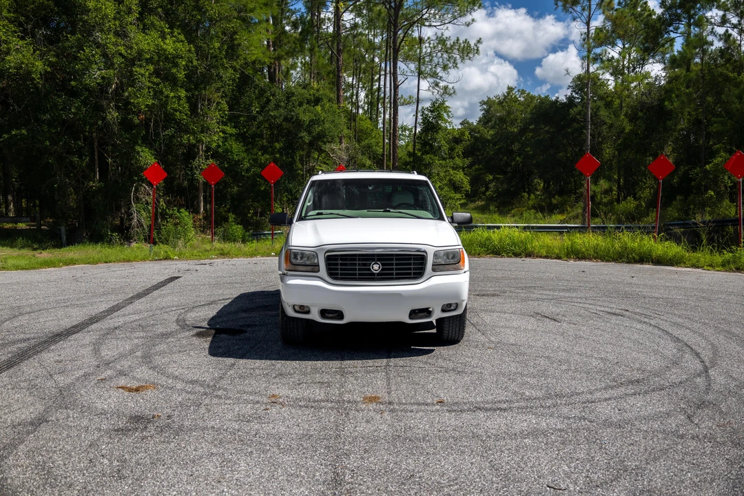 2000 Cadillac Escalade 1st Gen - Image 6 of 31