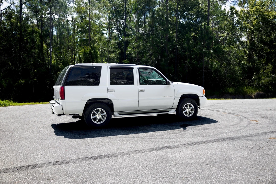 2000 Cadillac Escalade 1st Gen - Image 17 of 31