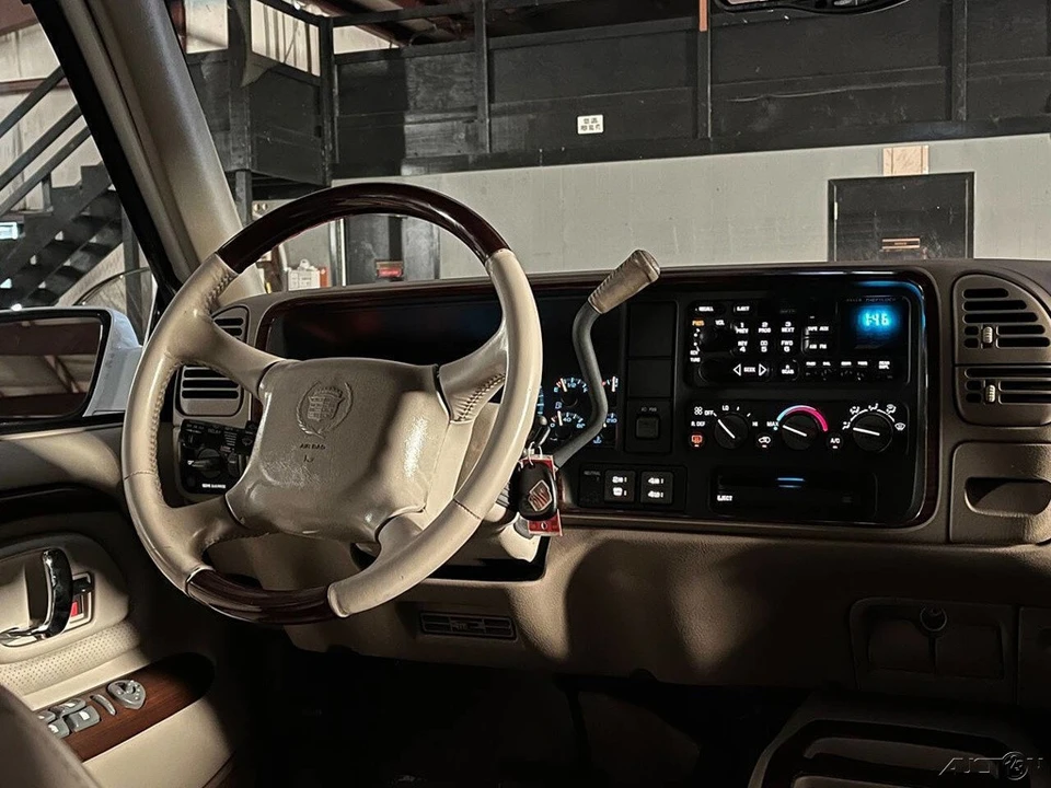 2000 Cadillac Escalade 1st Gen - Image 18 of 21