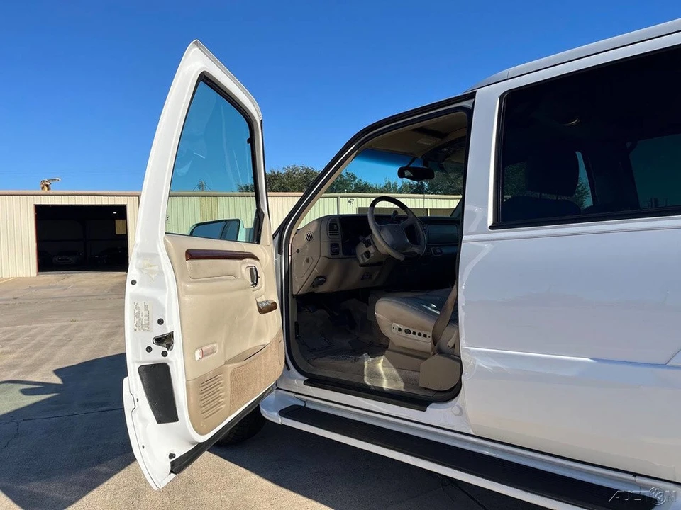 2000 Cadillac Escalade 1st Gen - Image 8 of 21