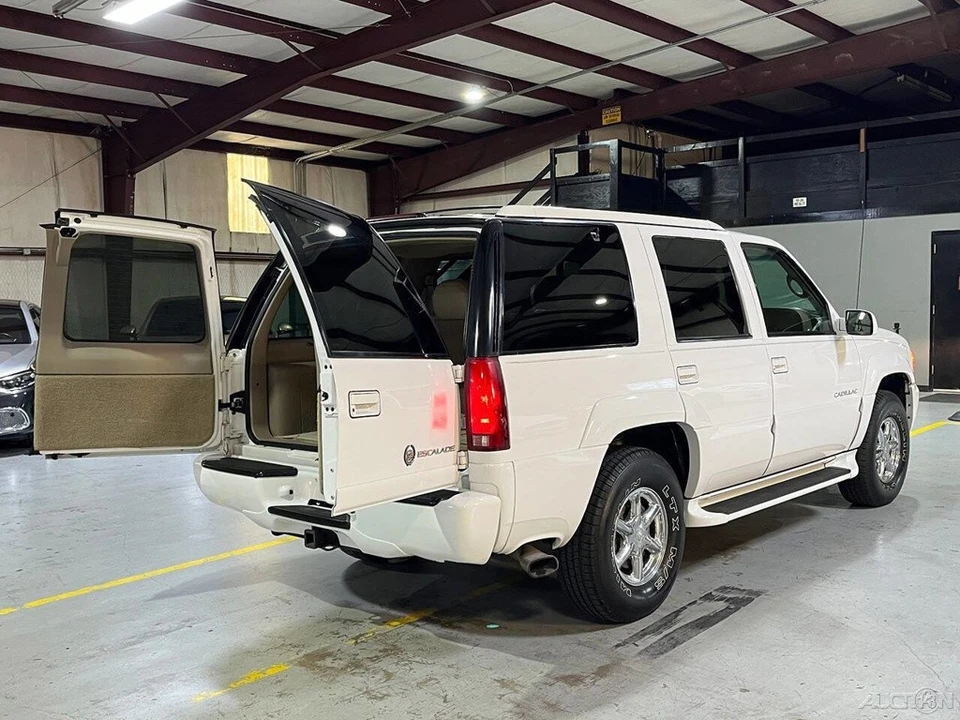 2000 Cadillac Escalade 1st Gen - Image 14 of 21