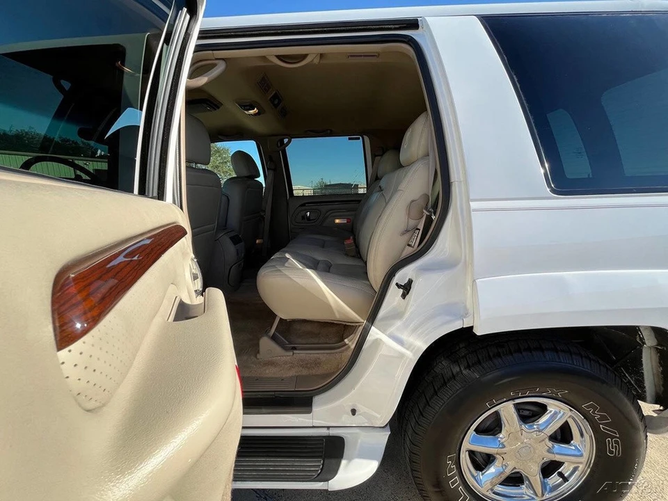 2000 Cadillac Escalade 1st Gen - Image 11 of 21