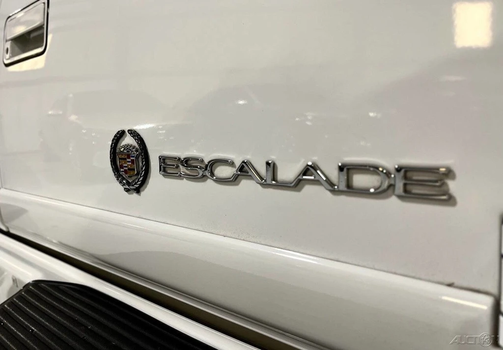 2000 Cadillac Escalade 1st Gen - Image 8 of 21