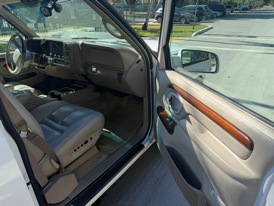 2000 Cadillac Escalade 1st Gen - Image 17 of 21